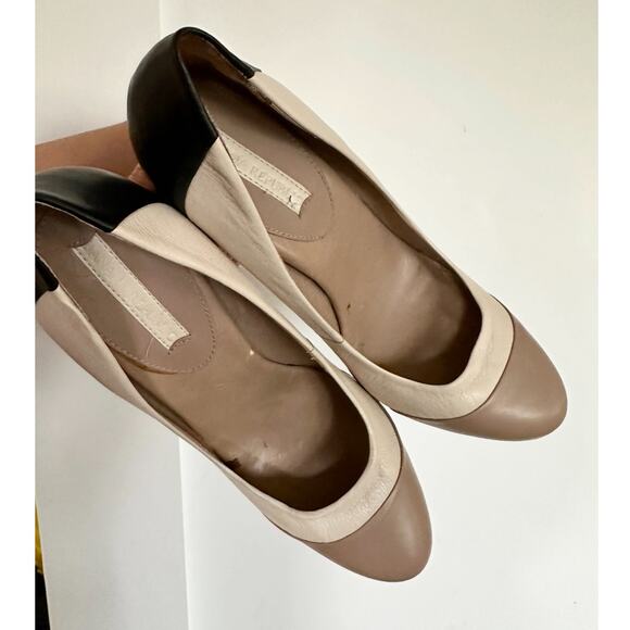 Banana Republic Soft Leather Neutral color black heels 9.5 comfort shoes heel - Picture 8 of 9